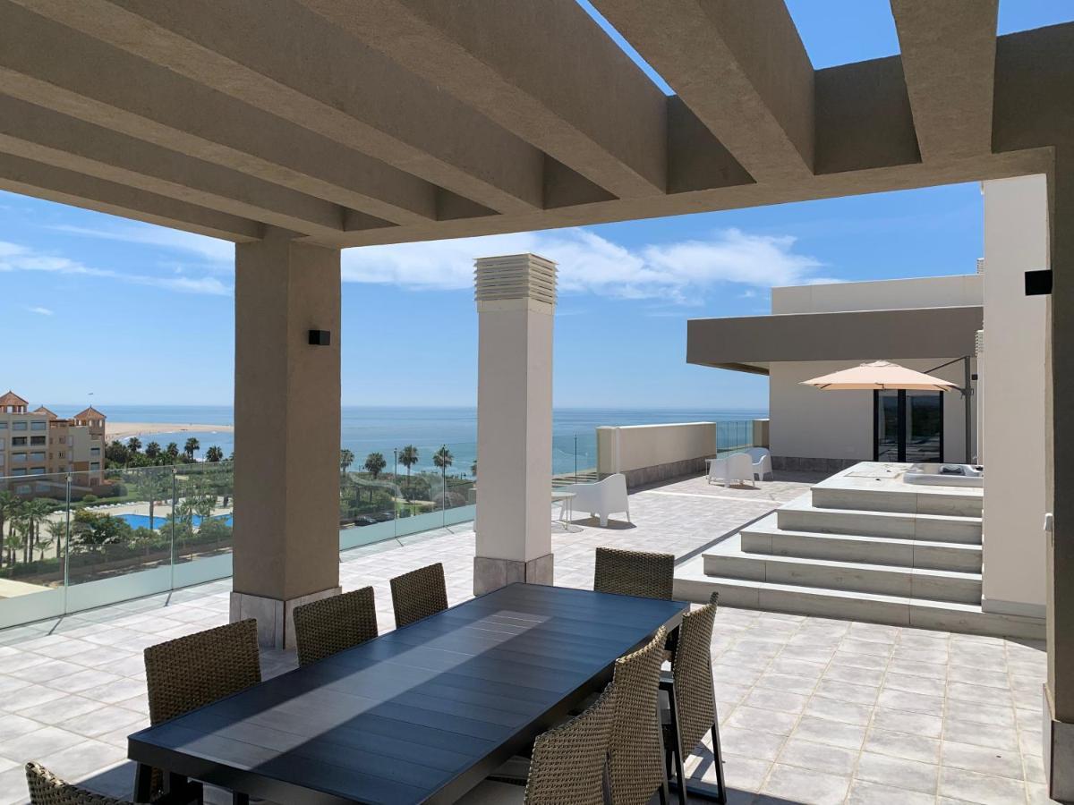 דירות הואלבה Penthouse With Wide Terrace Next To The Ocean מראה חיצוני תמונה